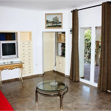 Residencia Miami מלון טורמולינוס